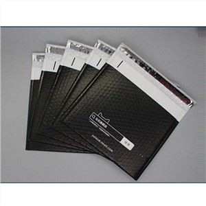 Pakiranje omotnica s mjehurićima